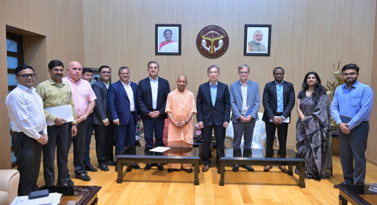 लखनऊ में विश्व बैंक के दक्षिण एशिया क्षेत्र के वित्त नीति, विकास एवं सार्वजनिक उपक्रमों के प्रैक्टिस मैनेजर की मुख्यमंत्री योगी आदित्यनाथ से प्रतिनिधिमंडल ने की शिष्टाचार भेंट